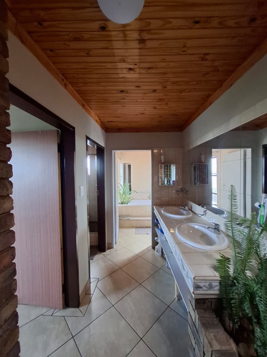 4 Bedroom Property for Sale in Kosmos North West